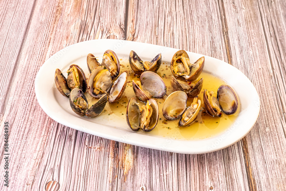 Clams a la marinera are a very typical clam stew of Galician gastronomy, particularly in the Rías Bajas area, being also very popular in other areas of Spain such as Cantabria or Asturias Clams a la marinera are a very typical clam stew of Galician gastronomy, particularly in the Rías Bajas area, being also very popular in other areas of Spain such as Cantabria or Asturias