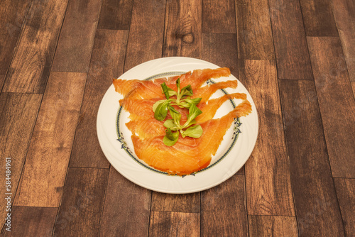 Smoked salmon is a product that is obtained by exposing salmon to smoke, under special conditions, which allows a longer conservation time and a different flavor