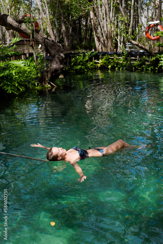 Obraz na płótnie Tourist in El Corchito Ecological Reserve Mexico w salonie