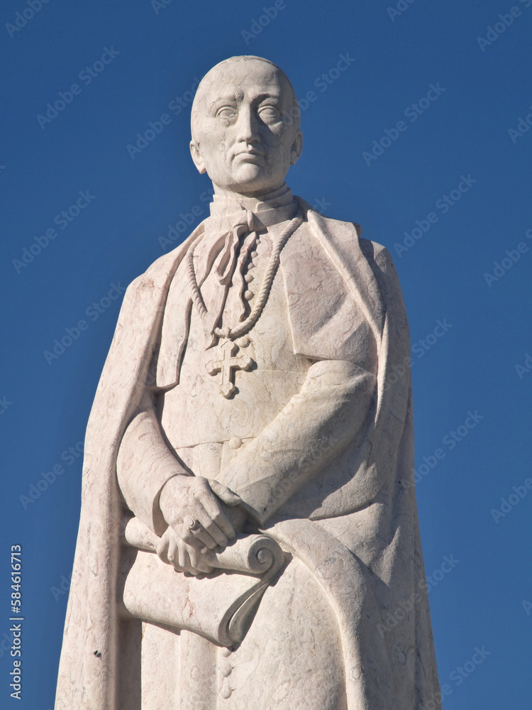 Fototapeta premium Francisco Gomes de Avelar Statue at Largo da Se, Faro, Algarve - Portugal