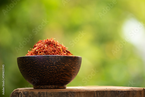 Valokuva Dried safflower petals on nature background.