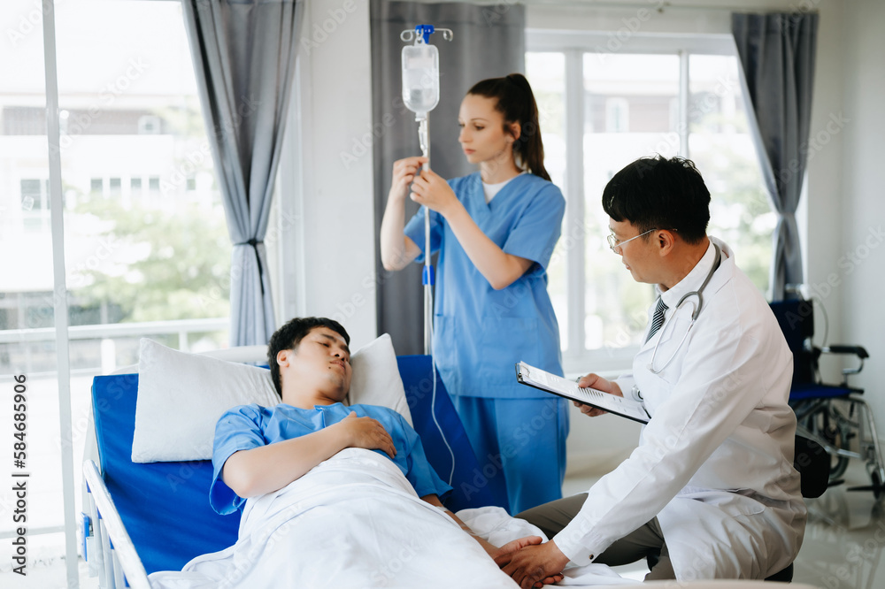 Doctors explaining the symptoms to a patient in a hospital or therapeutic treat client Professional medical service concept.. Doctors explaining the symptoms to a patient in a hospital or therapeutic treat client Professional medical service concept..