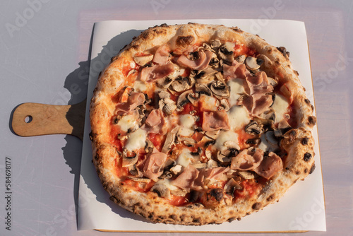 Obraz na płótnie Pizza z pieca opalanego drewnem. w salonie