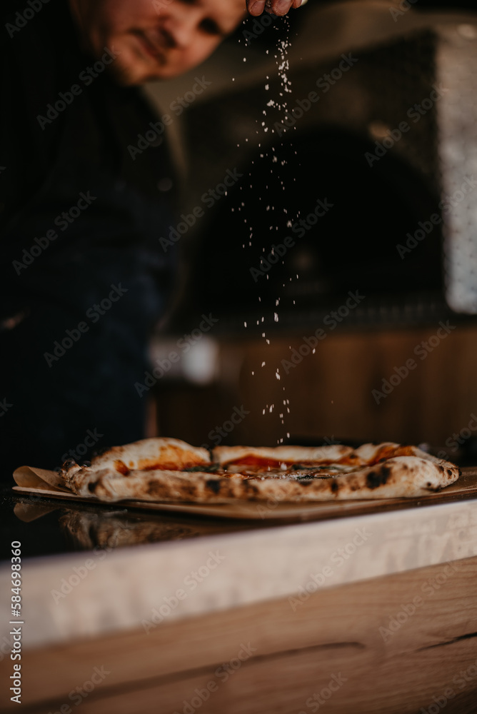 Pizza z pieca opalanego drewnem.