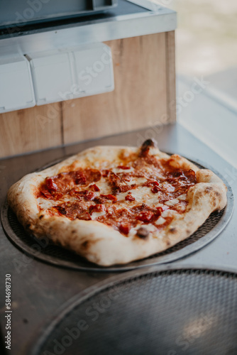 Obraz na płótnie Pizza z pieca opalanego drewnem. w salonie