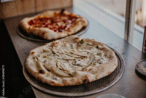 Obraz na płótnie Pizza z pieca opalanego drewnem. w salonie