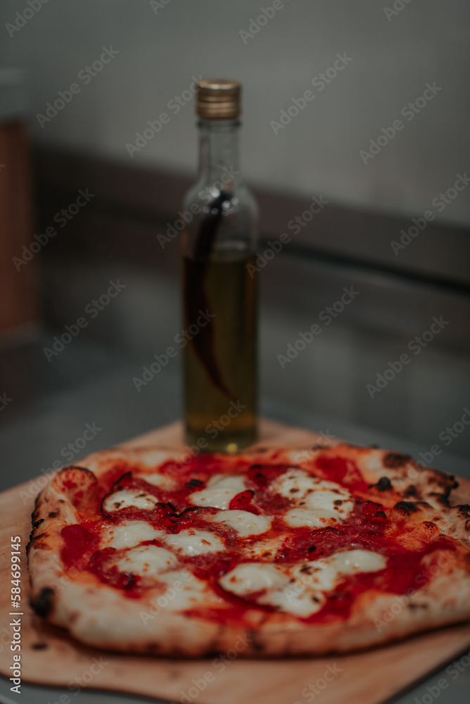 Pizza z pieca opalanego drewnem.