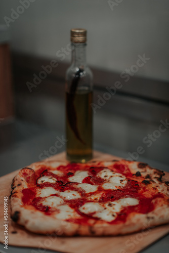 Obraz na płótnie Pizza z pieca opalanego drewnem. w salonie