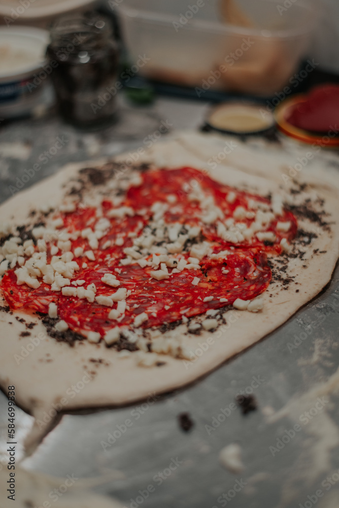 Pizza z pieca opalanego drewnem.