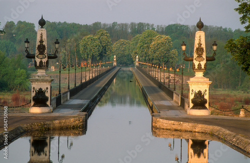Pont canal de Briare, Sologne, 45, Loiret, France photo