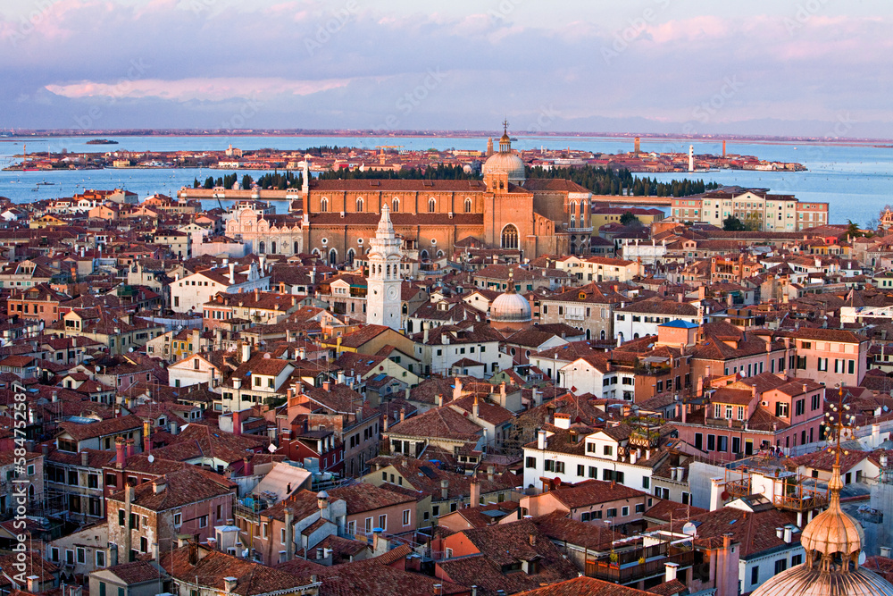 Venezia. Veduta dal Campanile di San Marco verso la Basilica dei Santi Giovanni e Paolo e l'isola di Murano in laguna.
