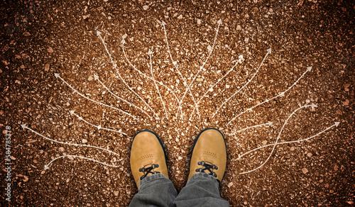 Canvas-taulu Yellow leather shoes and many winding chalky arrows on ground - decision concept