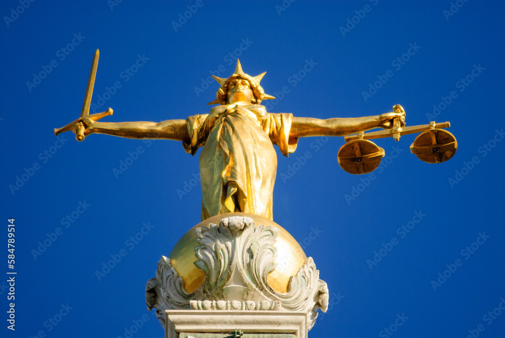 Obraz premium Statue of Justice above the Old Bailey in London, England, UK