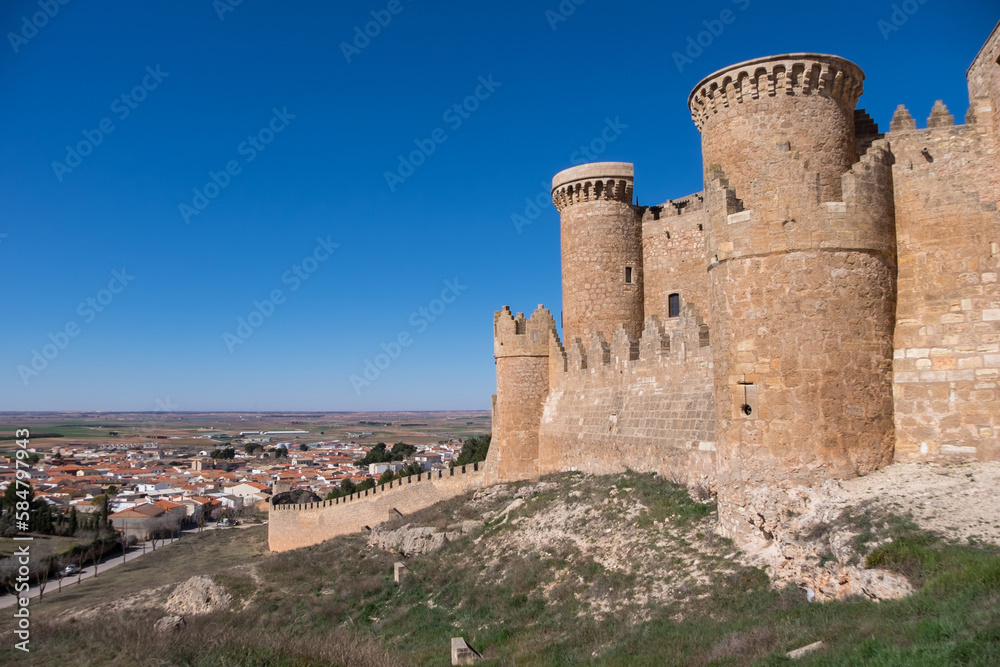 Paisaje y castillo de Belmonte en la provincia de Cuenca, Castilla La Mancha, España