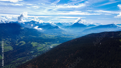 Französische Alpen Blick auf ein Tal