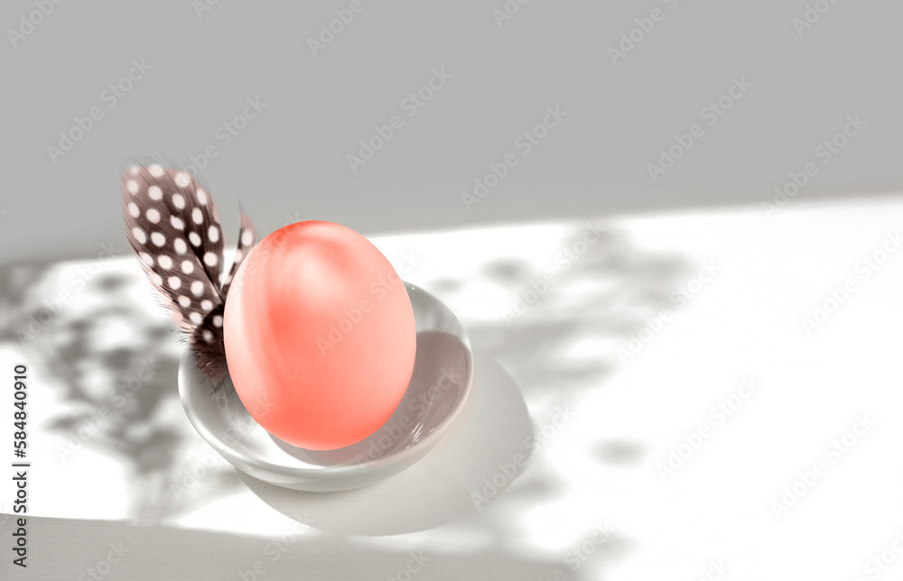 Obraz premium Easter egg in a nest on a white background. Easter greeting card with a place for text. Happy Easter