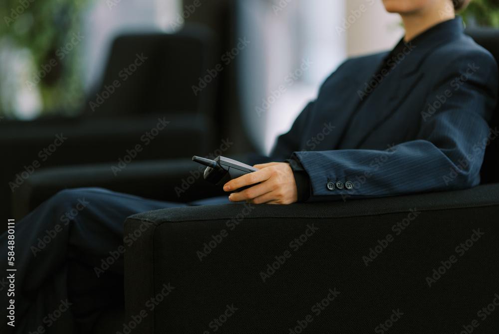 © Alexey Kuzma/Stocksy - retro cellphone , selective focus © Alexey Kuzma/Stocksy - retro cellphone , selective focus