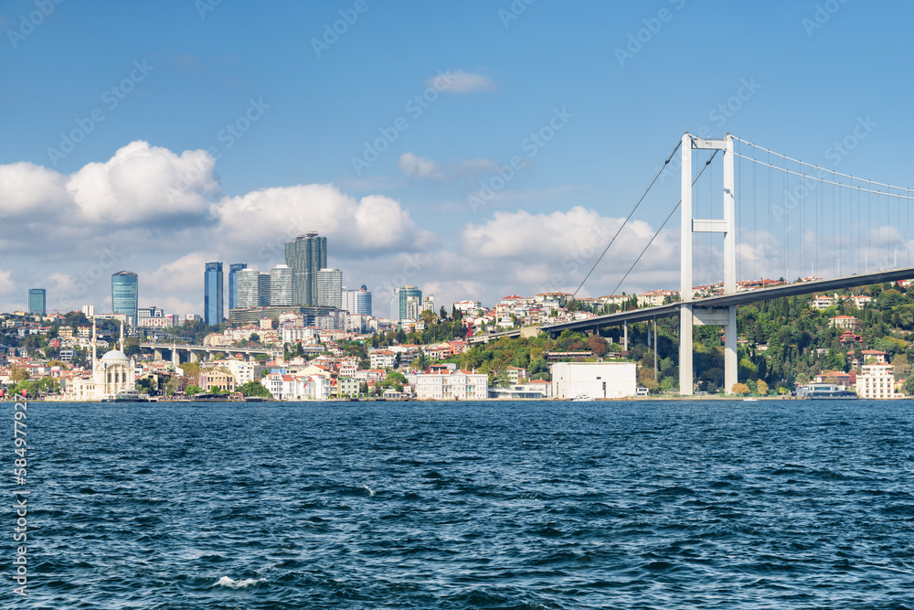 Obraz premium Scenic view of the Bosphorus Bridge in Istanbul, Turkey