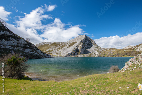 Bergsee Covadonga im Nationalpark Picos de Europa in Asturien in Nordspanien 