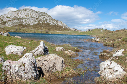 Bergsee Covadonga im Nationalpark Picos de Europa in Asturien in Nordspanien 