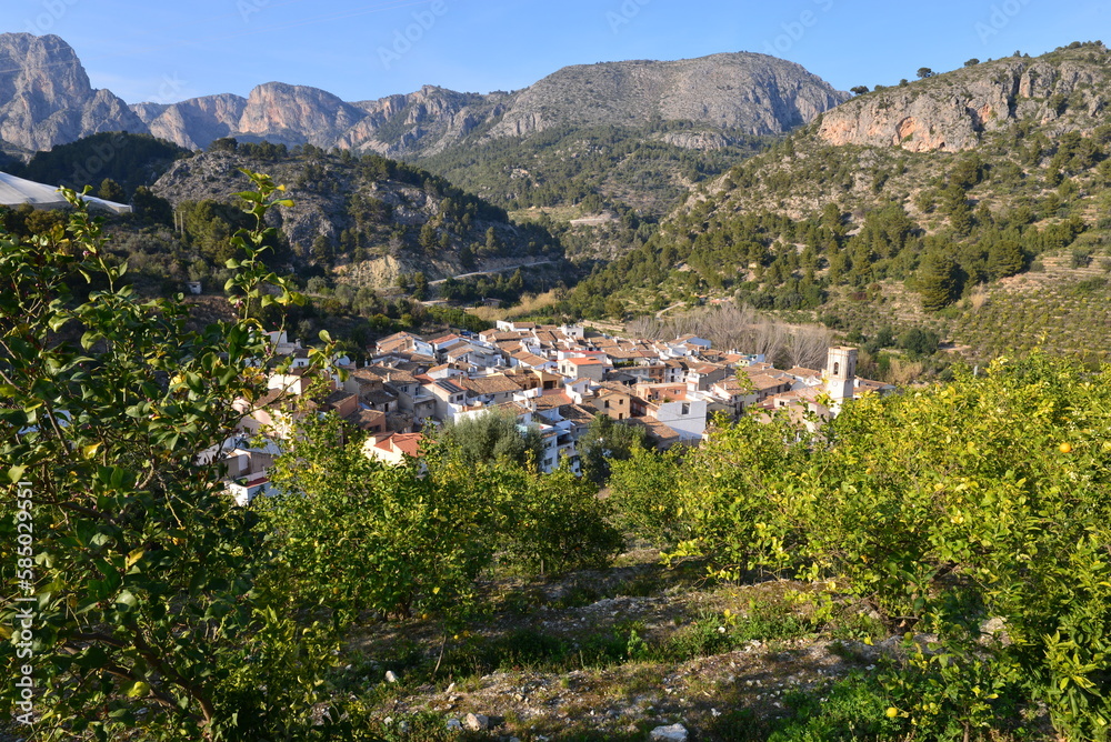 Ein Blick über das Dorf Bolulla