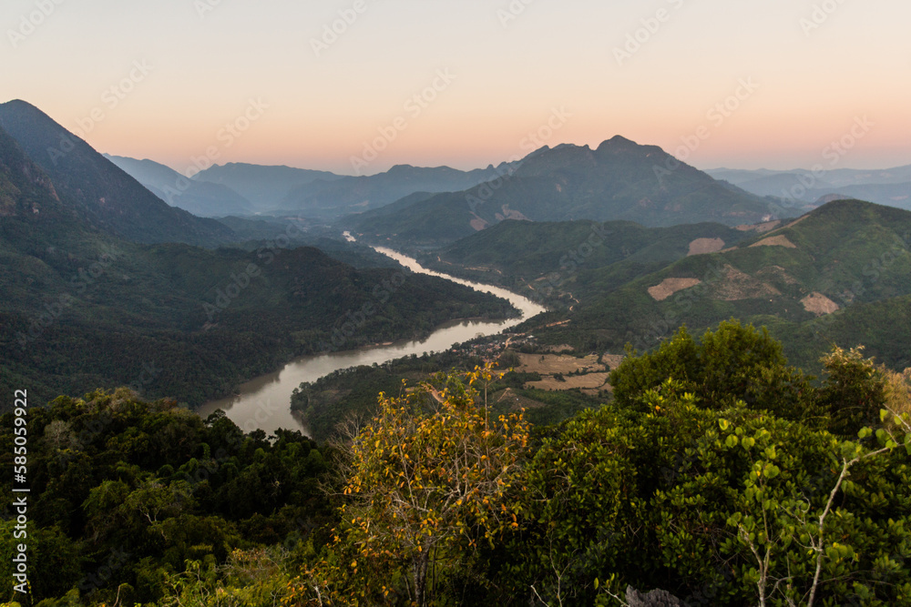 Φωτογραφία Sunset aerial view of Nam Ou river near Nong Khiaw, Laos