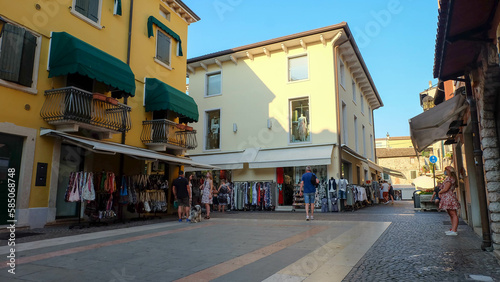  Lazise am Gardasee in Italien © NATURAL LANDSCAPES