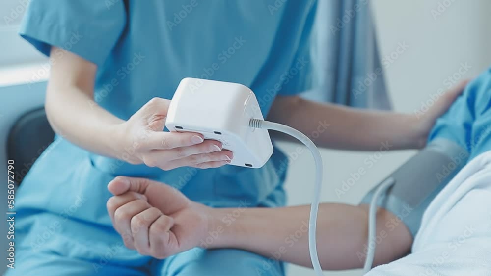 Female doctors recommend patients using chemotherapy as a way to help control cancer. There are questions about the history of patient information and general physical examination. Treatment concepts Female doctors recommend patients using chemotherapy as a way to help control cancer. There are questions about the history of patient information and general physical examination. Treatment concepts