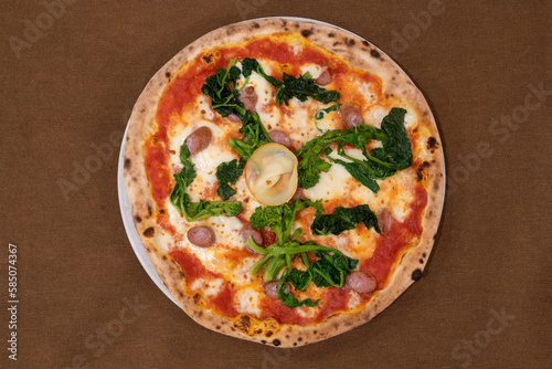 pizza con mozzarella affumicata
