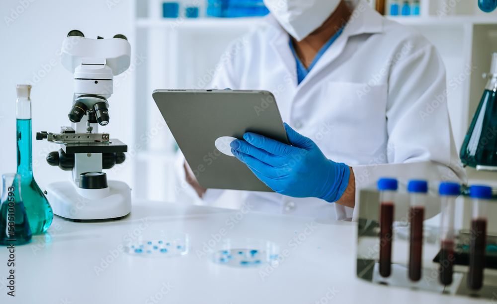 Fototapeta premium Scientist mixing chemical liquids in the chemistry lab. Researcher working in the laboratory