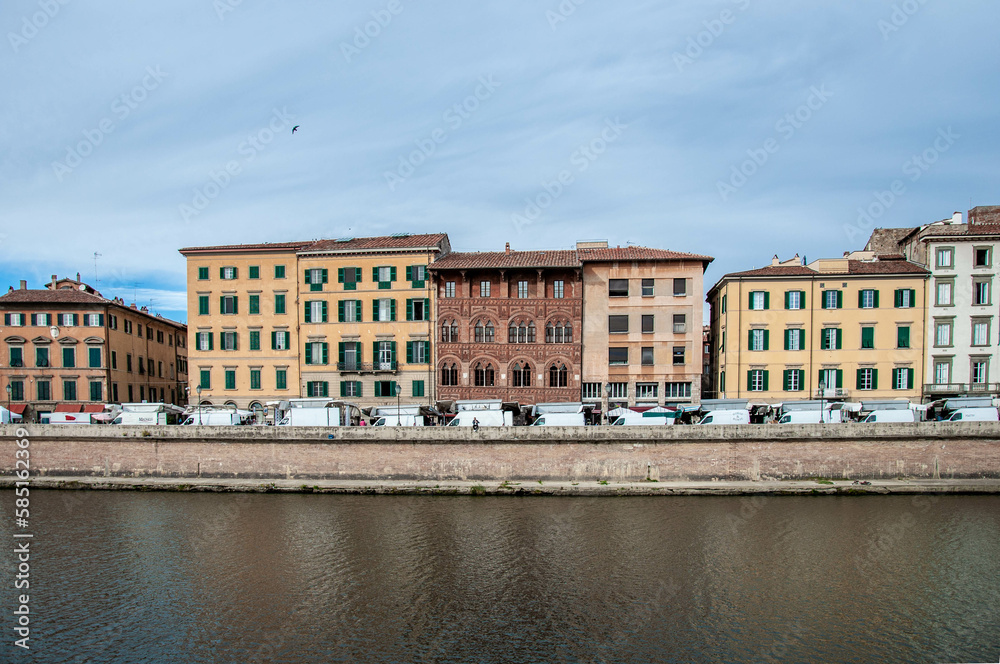 Pisa Toscana - Lungofiume Arno 