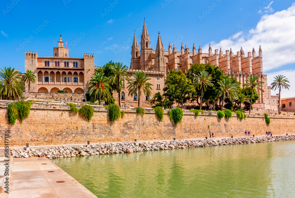 Cathedral of Santa Maria of Palma (La Seu) and Royal Palace of La Almudaina, Palma de Mallorca, Balearic islands, Spain