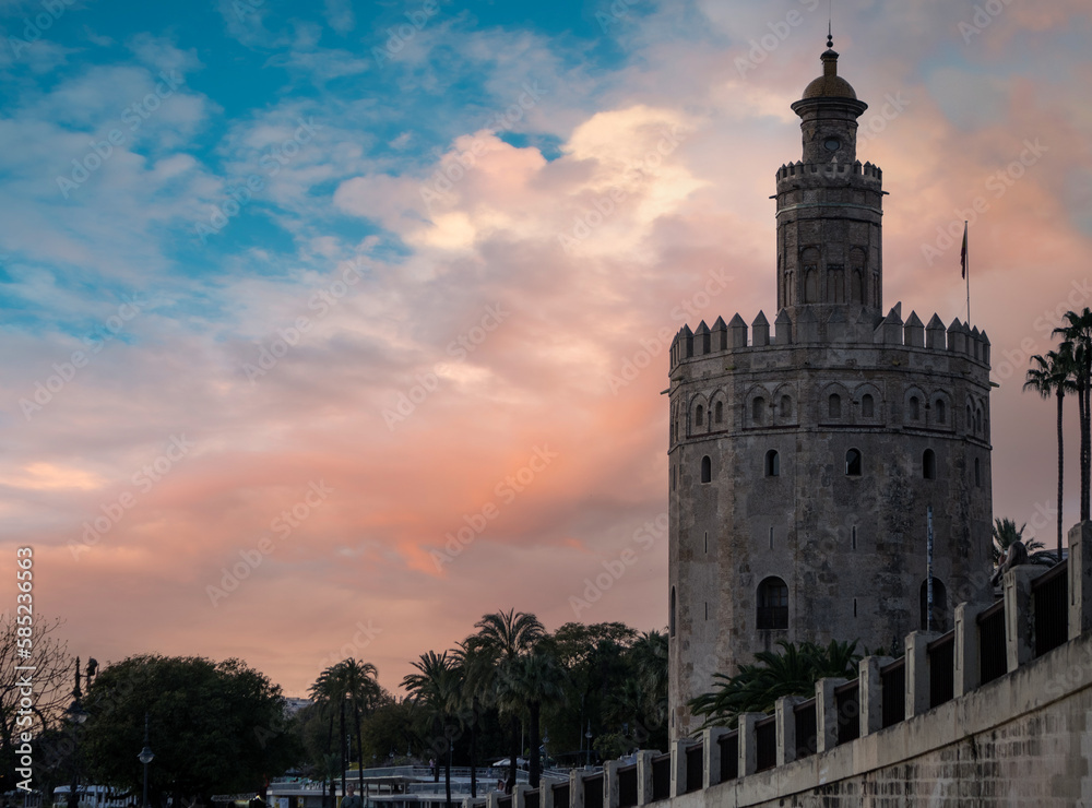 Atardecer en la Torre del Oro