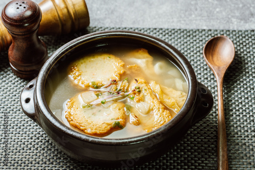 Omukguk, Fishcake Soup : Made by boiling fishcake and radish seasoned with soy sauce in broth, this dish is characterized by a sweet taste that has made it one of the most popular snacks in Korea, alo