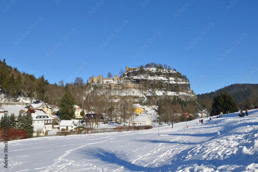 Obraz premium Oybin im Zittauer Gebirge im Winter