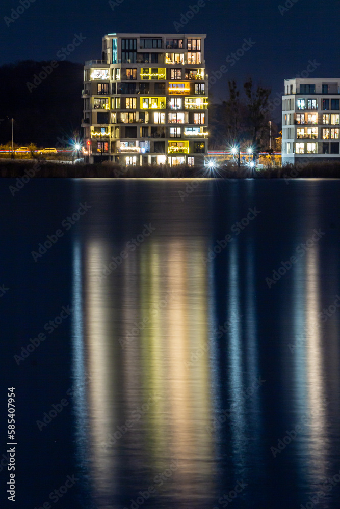Wohnhäuser am Ziegelinnensee in Schwerin, Mecklenburg, MV, Deutschland Wohnhäuser am Ziegelinnensee in Schwerin, Mecklenburg, MV, Deutschland