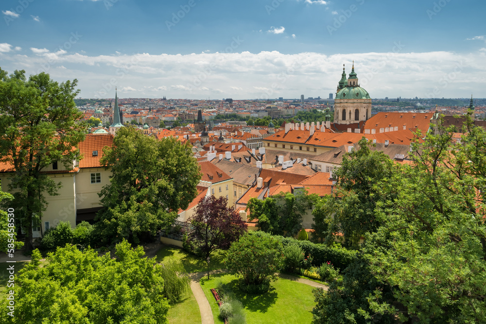 Φωτογραφία Beautiful Prague old town cityscape seen from the Prague Castle at sunny summer day, Czech Republic
