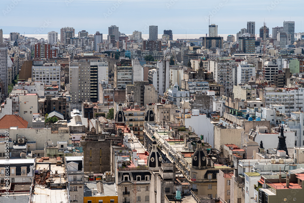 Fototapeta premium Buenos Aires Skyline: A Panoramic View of a Vibrant City