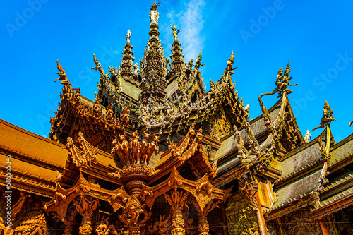 Pattaya, Thailand - December 29, 2018: Sanctuary of Truth, a magnificent wooden castle by the sea beautiful with sculptures and carvings that reflect the worldview of wisdom © sphraner