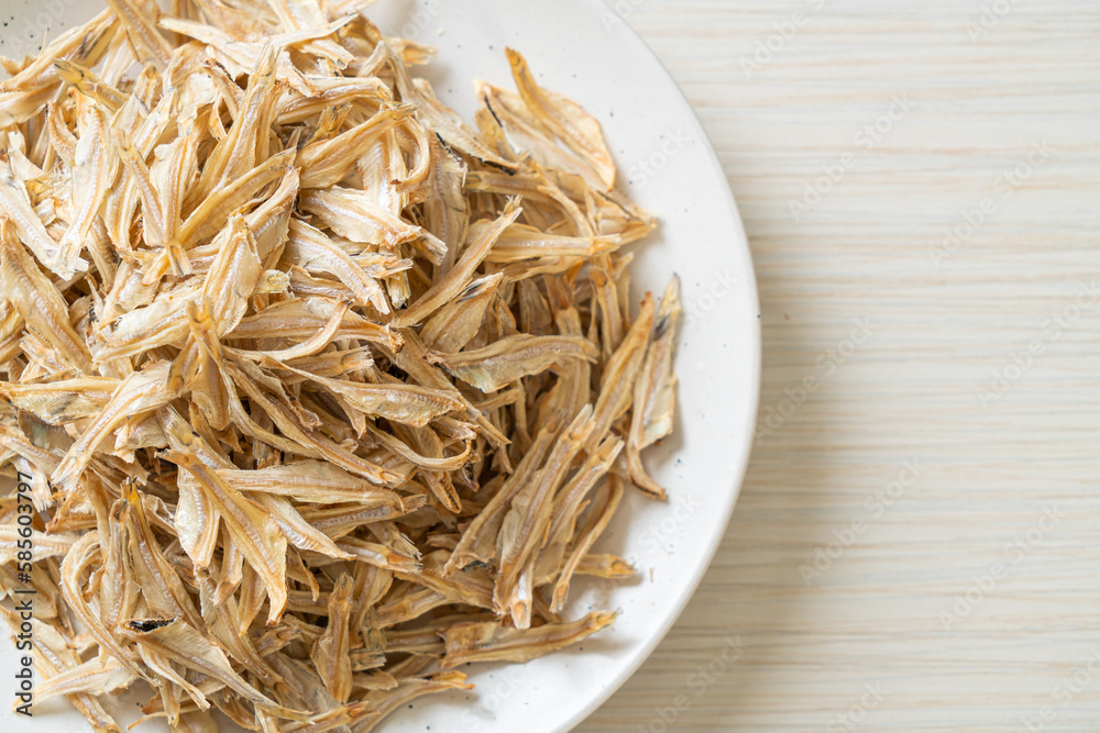 dried small crispy fish