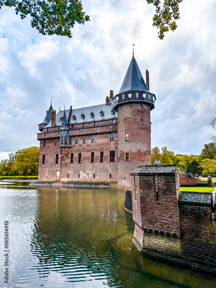Fototapeta premium Castle De Haar or Kasteel de haar in Utrecht, Netherlands