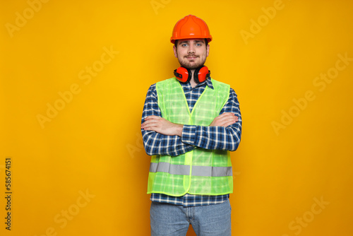 Young man civil engineer in safety hat © Atlas