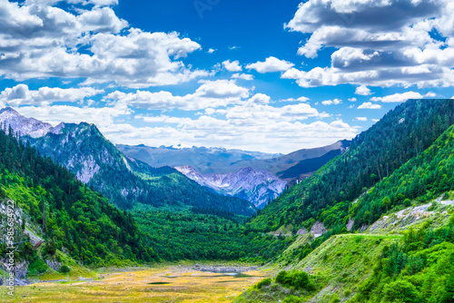 Natural Landscape Beauty of Jiuzhaigou Valley © Fungold