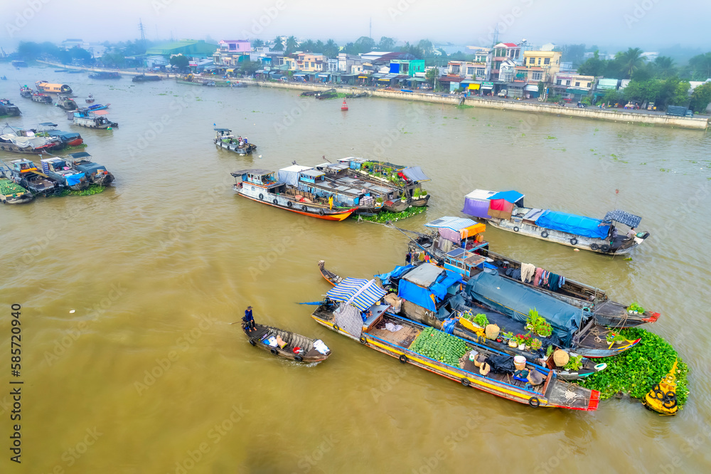 Obraz premium Cai Rang floating market, Can Tho, Vietnam, aerial view. Cai Rang is famous market in mekong delta, Vietnam.