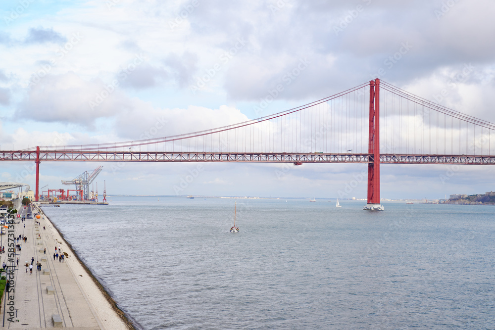 Naklejka premium Beautiful landscape with suspension 25 April bridge bridge over the Tagus river in Lisbon, Portugal.