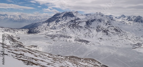 Lake Mont Cenis, in the Savoie, on the plateau of the same name, was built on the road between Lyon and Turin, and on a site that for a long time was a point of passage between France and Italy. photo