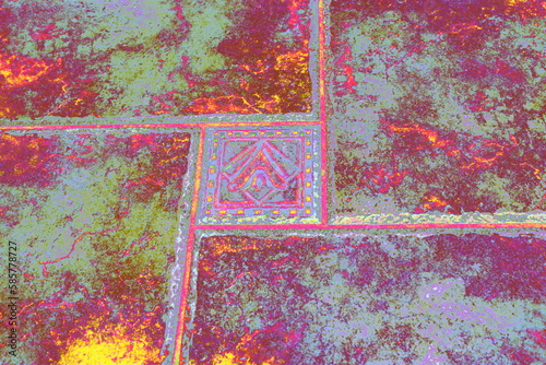 Kolorowe kwadraty z przenikającymi się barwami
