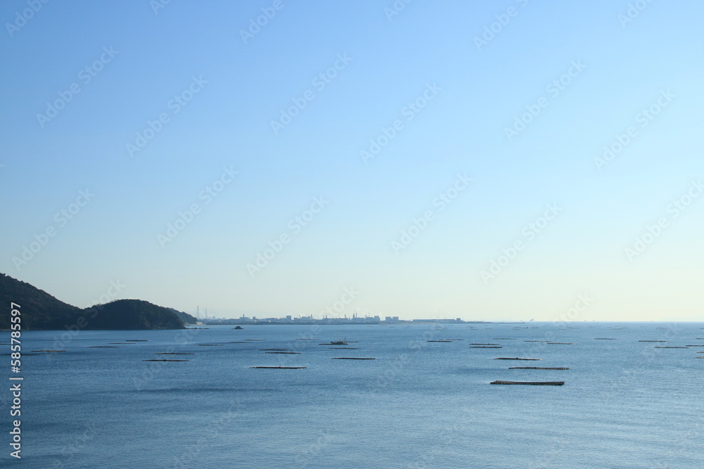 兵庫県たつの市御津町室津から見た牡蠣筏並ぶ播磨灘の朝の風景 兵庫県たつの市御津町室津から見た牡蠣筏並ぶ播磨灘の朝の風景