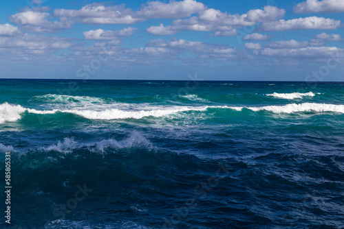 Fototapeta Naklejka Na Ścianę i Meble -  Powerful waves in Atlantic ocean.