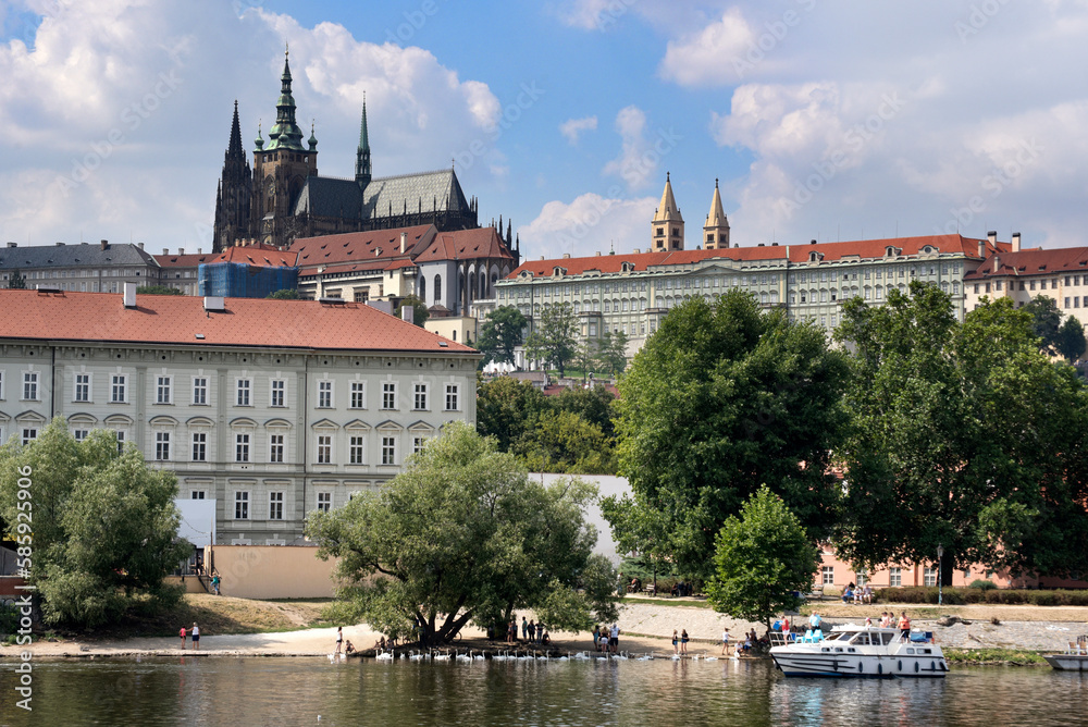 Obraz premium View of Prague castle and Vitava river